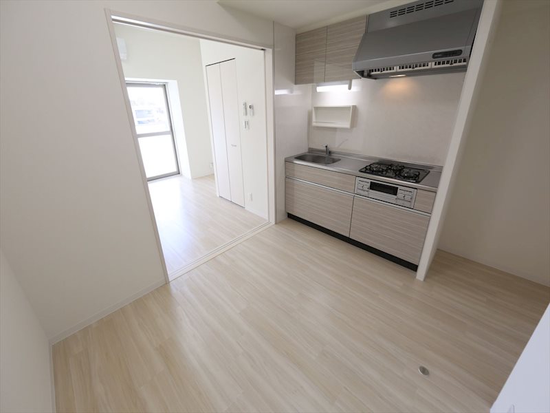 居室・リビング　ＤＫ6.2帖　洋室7.3帖と繋げても仕切っても使えます