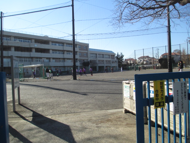 中学校　横浜市立仲尾台中学校（中学校）まで681m