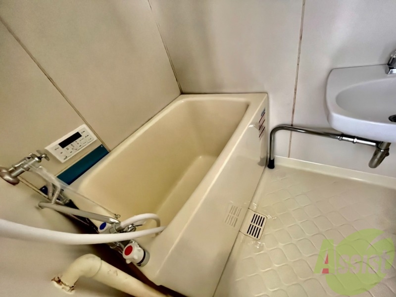 バス・シャワールーム　追い焚き機能が付いているのでいつでも温かいお風呂に入れますよ