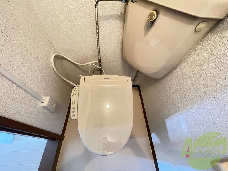 トイレ　嬉しいウォシュレット機能付きです。シャワートイレは便利ですね