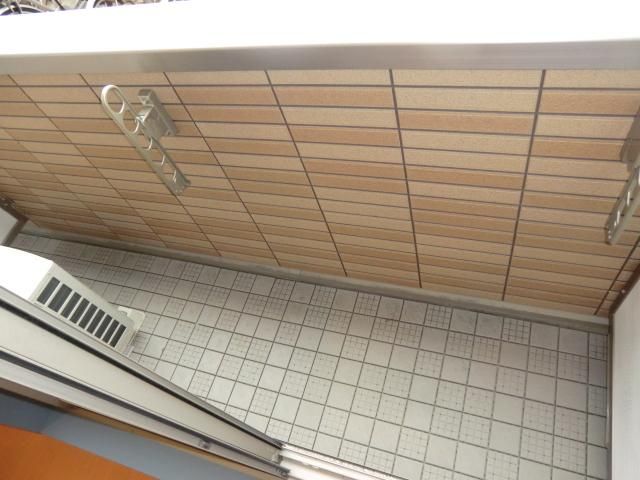 バルコニー　洗濯物も気持ちよく干せます