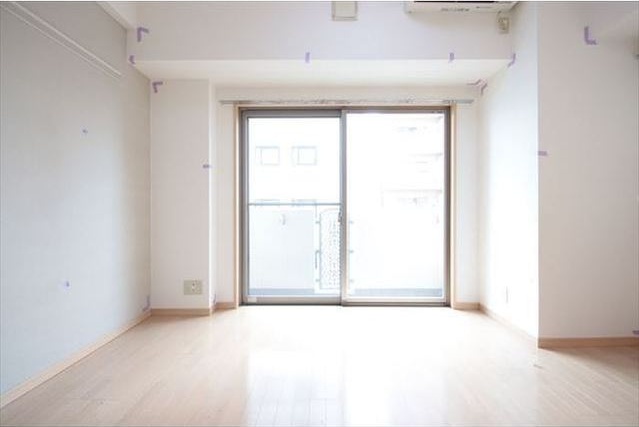 居室・リビング　■エアコン■24時間換気システム■ダウンライト■２面採光