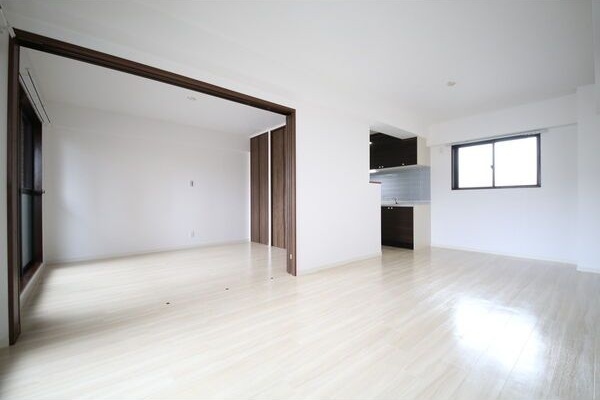 居室・リビング　※写真は同じマンションの違う部屋のものになります。