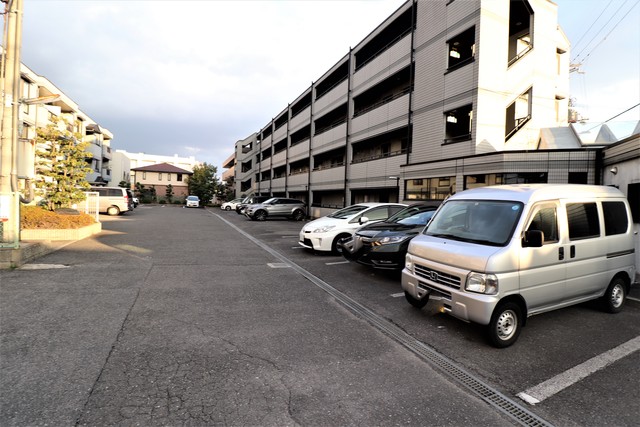 駐車場　敷地内駐車場