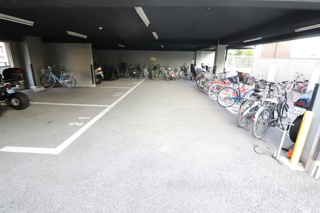 その他共有部分　屋根付き駐輪場