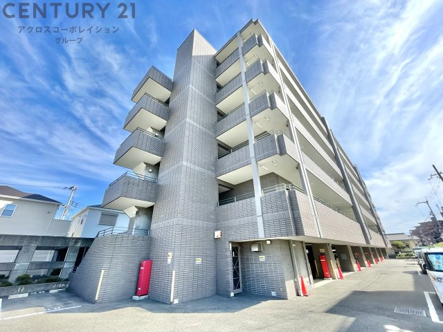 建物外観　敷地内に駐車場あります