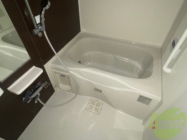 バス・シャワールーム　追い焚き機能付きですのでいつでも温かいお風呂に入れます。