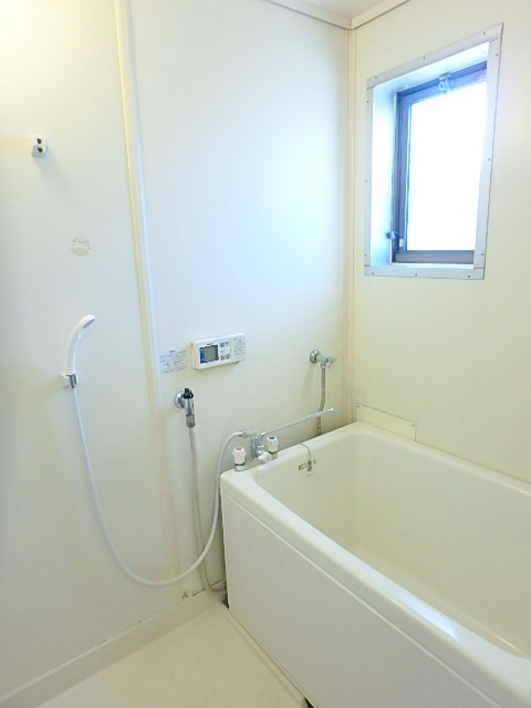 バス・シャワールーム　追焚＆換気に便利な小窓付