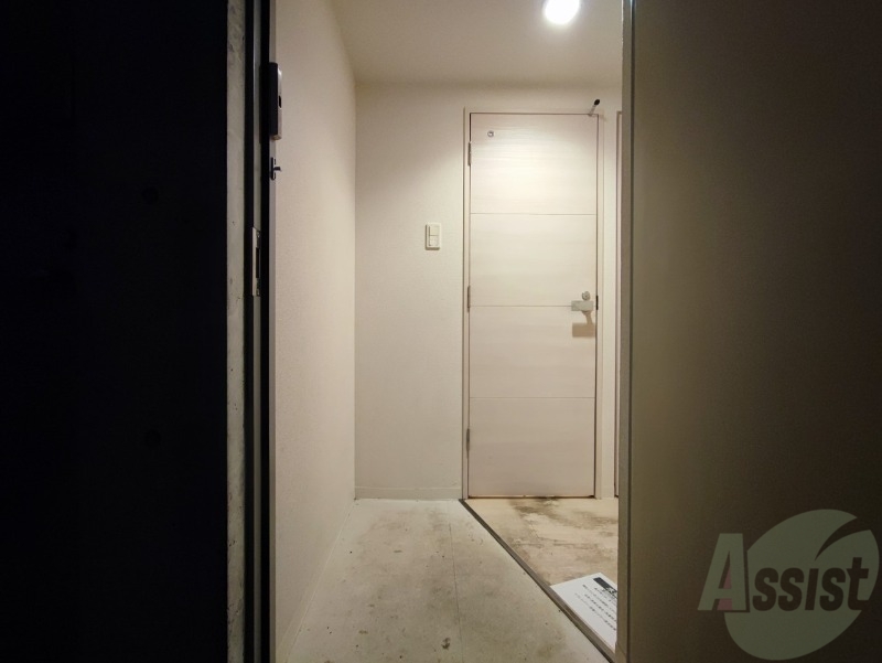 玄関　玄関です。すぐ広いリビングにつながっています。