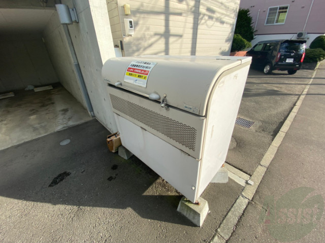 駐車場　ゴミ置き場その他