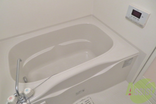 バス・シャワールーム　足を伸ばしてゆっくりとお風呂に入れそう。