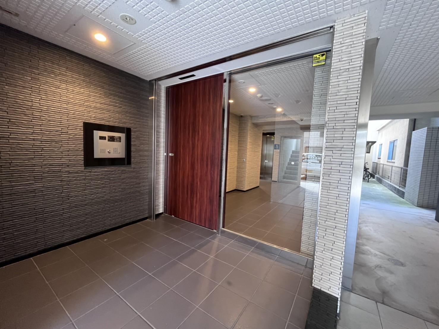 エントランス　オートロック付きのおしゃれなエントランス♪