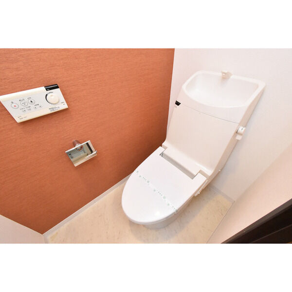 トイレ　イメージとして同建物他部屋を表示しています