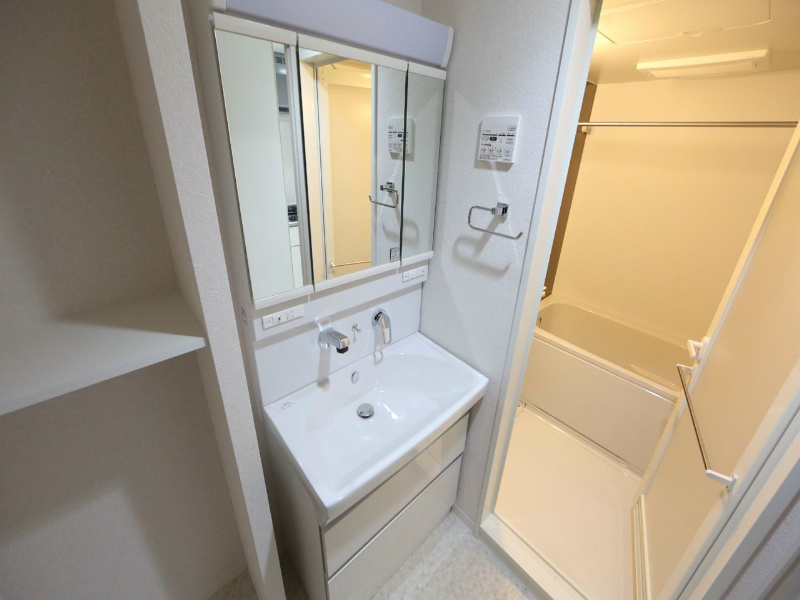 洗面設備　脱衣所　独立洗面台（シャンプードレッサー）洗濯機用意できます