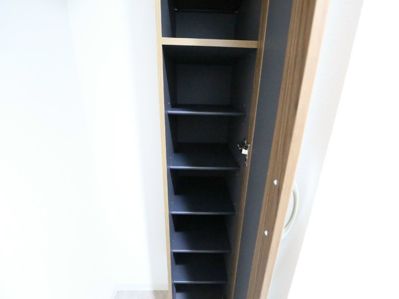 玄関　玄関　シューズボックス付（収納充実してます）