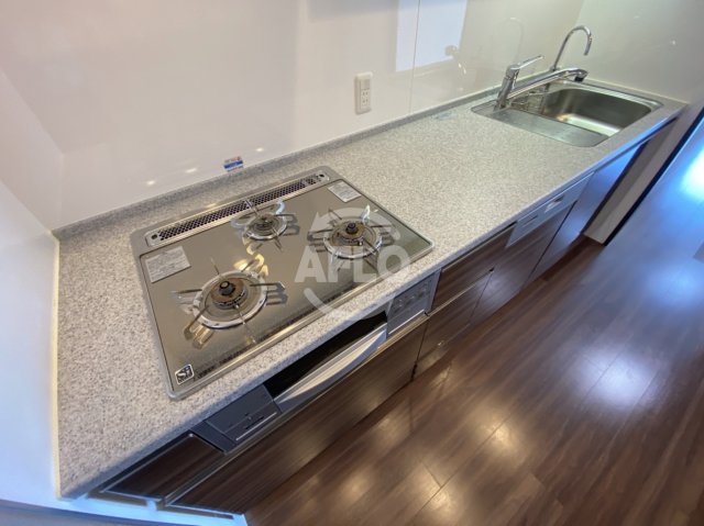 キッチン　大阪ひびきの街ザ・サンクタスタワー　３口ガスシステムキッチン