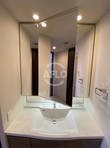 洗面設備　大阪ひびきの街ザ・サンクタスタワー　独立洗面化粧台