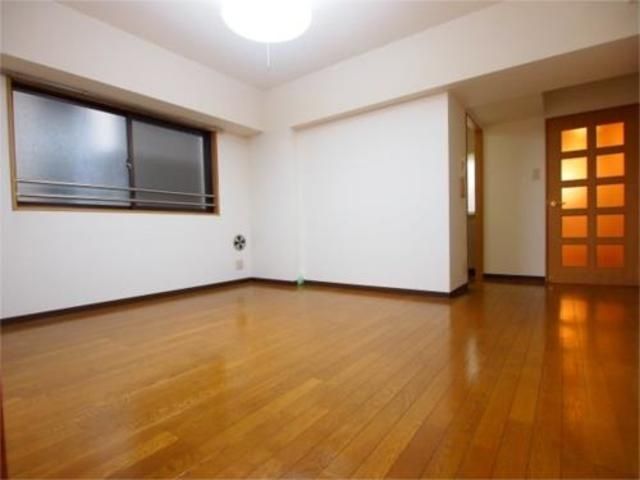 居室・リビング　写真は同タイプ住居です。