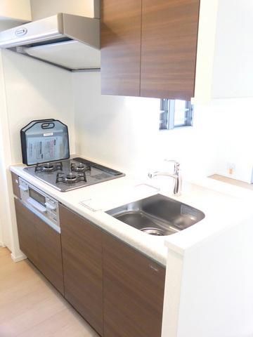 キッチン　便利な２口グリル付きシステムガスキッチン