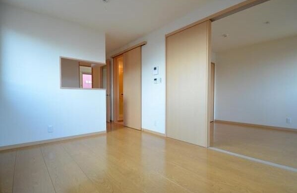 居室・リビング　使いやすい形の為、レイアウトを楽しめます♪