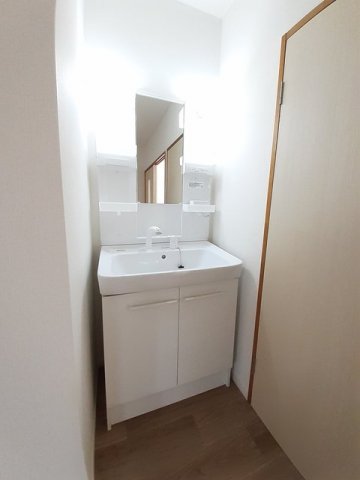 洗面設備　コンパクトで使いやすい洗面所