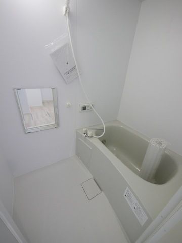 バス・シャワールーム　★追い焚き給湯・新品のバスタブ★