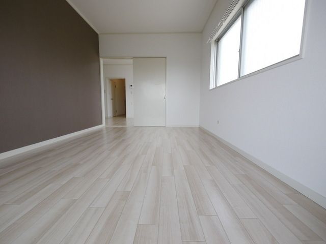 その他部屋・スペース　★２面採光・アクセントクロスが魅力★