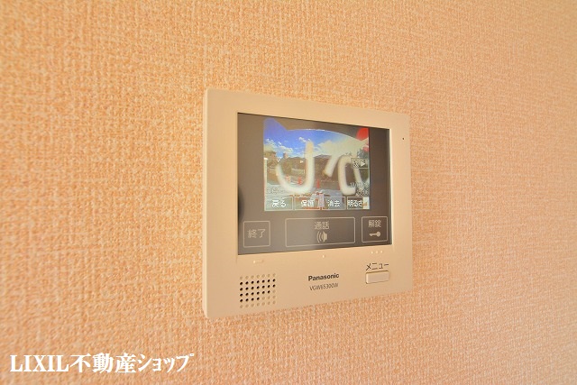 セキュリティ　来訪者の確認が出来るモニター付インターホンです。