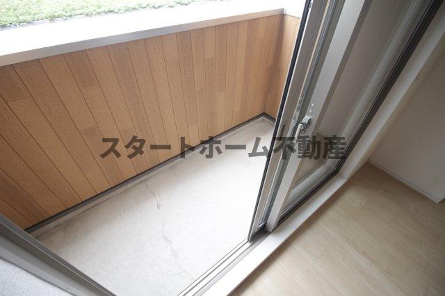 バルコニー　外からの目が気にならないバルコニーで洗濯物が干せます