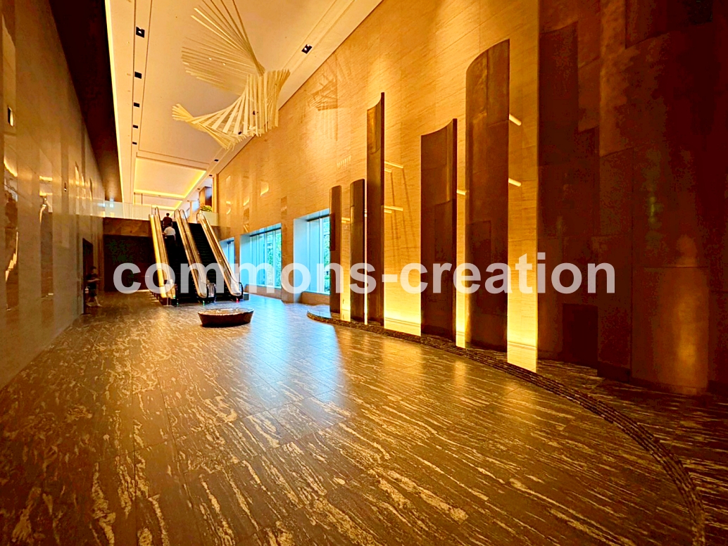 ドラックストア　トモズ白金プラザ店（ドラッグストア）まで370m