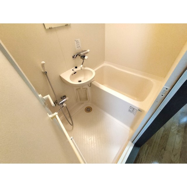 バス・シャワールーム　※別の部屋の写真です