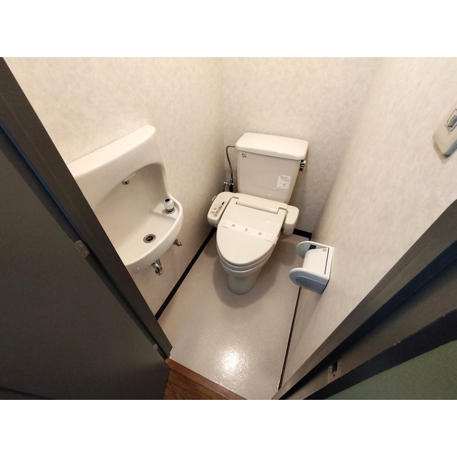 トイレ　※別の部屋の写真です