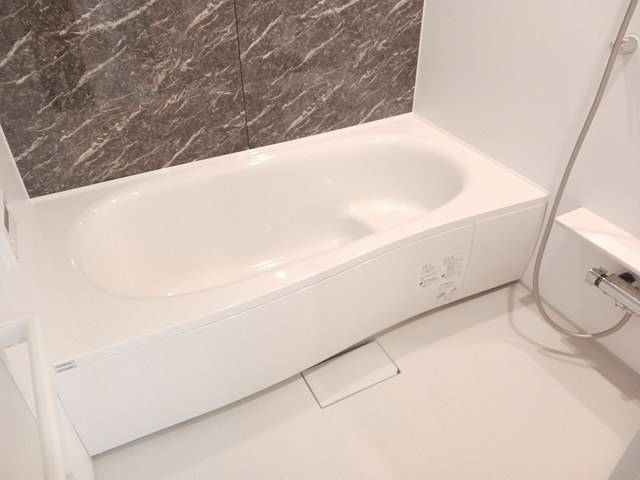 バス・シャワールーム　シャワー・追い焚き給湯