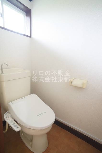 トイレ　白を基調とした空間で清潔感のあるトイレです♪
