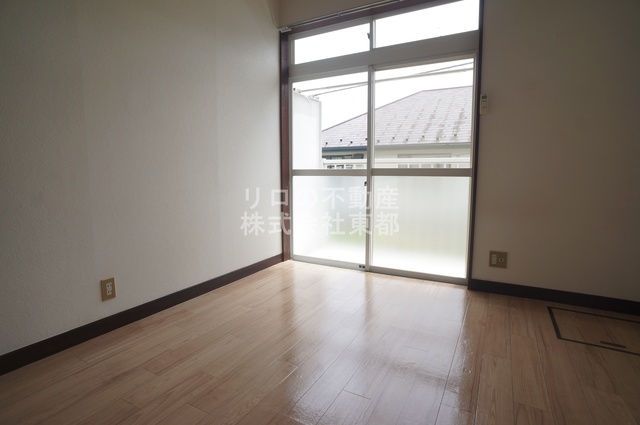 居室・リビング　南向きのお部屋！暖かな日差しが入ります♪