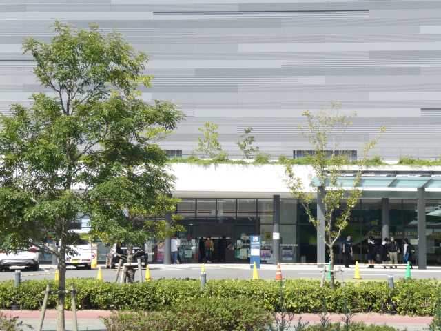 コンビニ　セブンイレブン（コンビニ）まで666m