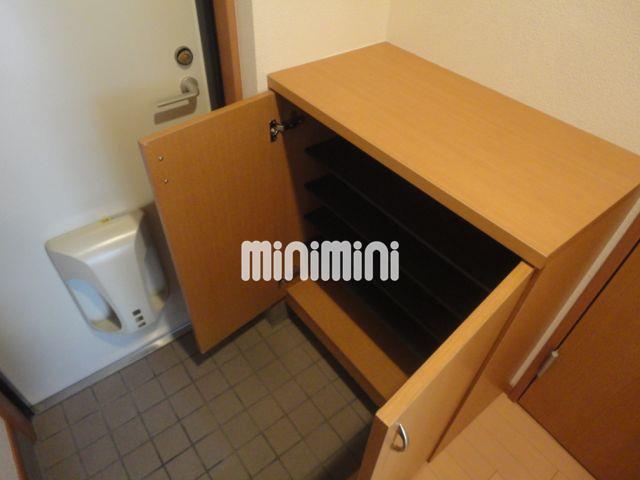 玄関　容量もあるシューズボックスです