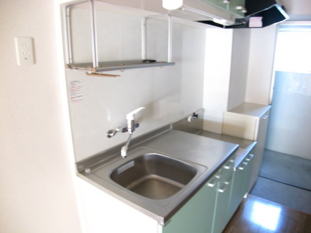 キッチン　別号室（306号室）写真の為現況優先