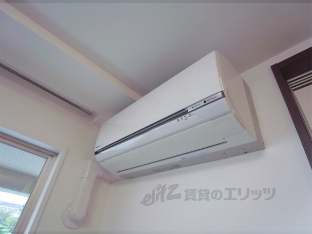 その他　リビング、洋室二カ所計三台付いています。