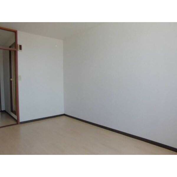 居室・リビング　同タイプ内観です