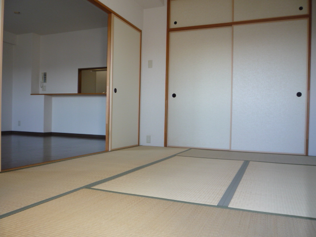 その他部屋・スペース　和室6帖　　押入れ1間付