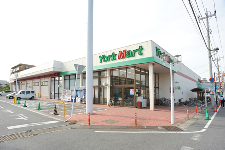 スーパー　ヨークマート平和台店（スーパー）まで747m