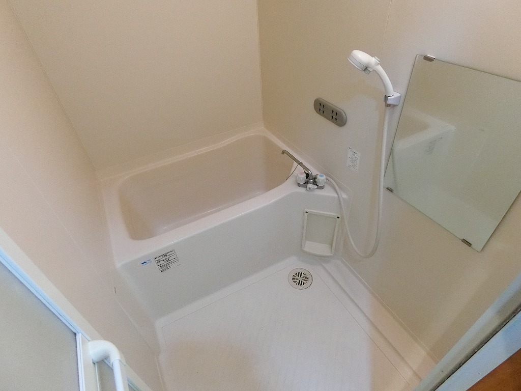 バス・シャワールーム　清潔感のあるバスルーム