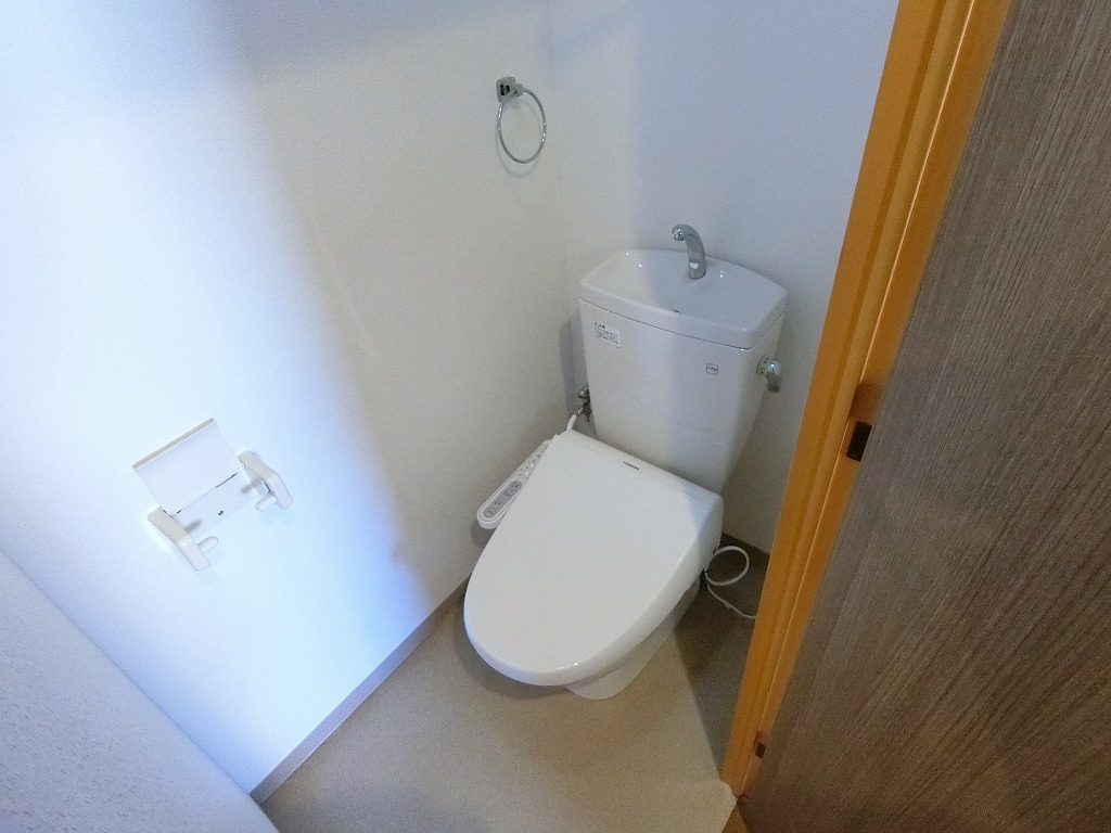 トイレ　嬉しいウォシュレット完備