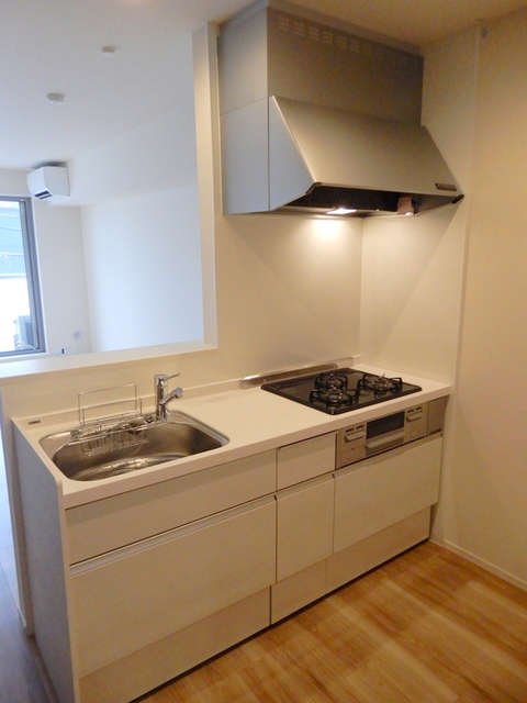 キッチン　3口コンロとグリルのついたシステムキッチン