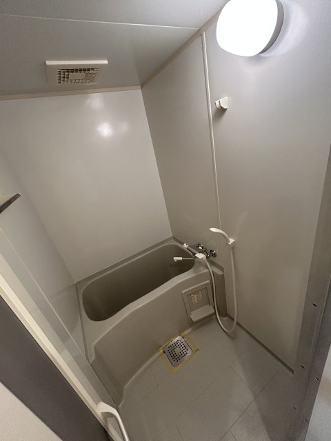 バス・シャワールーム　※写真は７０４号室です