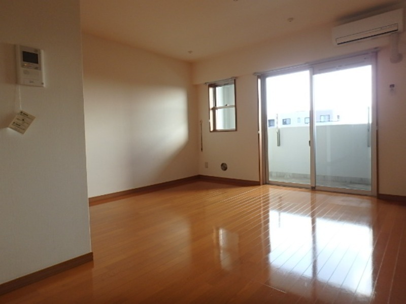 居室・リビング　図面と現状に相違がある場合には現状を優先