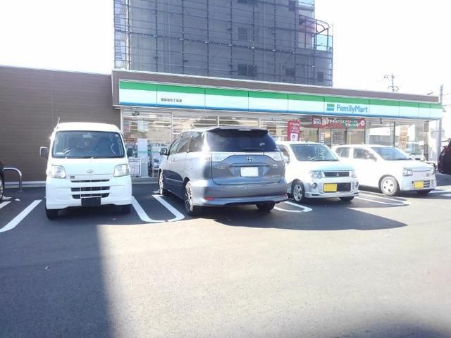コンビニ　ファミリーマート（コンビニ）まで300m
