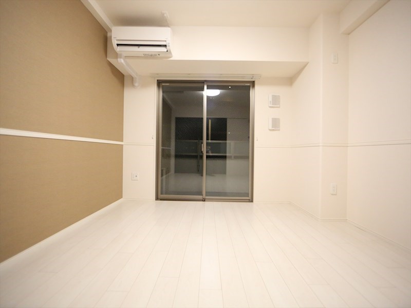 バルコニー　洋室7.8帖　エアコン完備　南面バルコニー