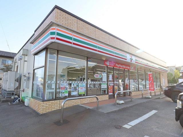 コンビニ　セブンイレブン（コンビニ）まで520m